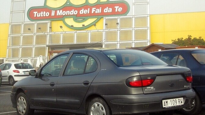 1 arabayı 15 yıl 20 yıl kullanır mısınız ve 15 - 20 yıl kullanan insan hakkında ne düşünürsünüz?