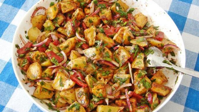 Salata en çok hangi yemeğin yanına yakışır?