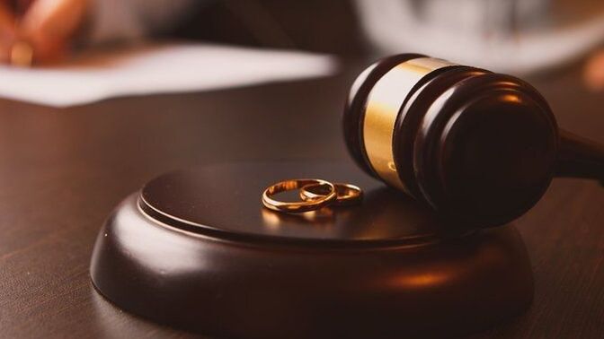 Boşanılan eşe ömür boyu nafaka ödemek sence adil mi?