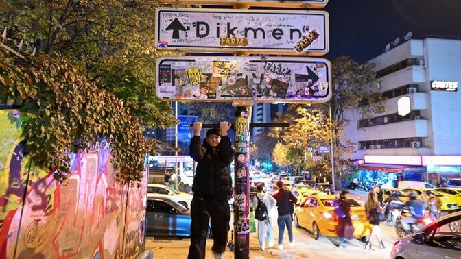 Kızılay tabelasıyla fotoğrafı olan vs olmayan; sen hangi taraftasın?