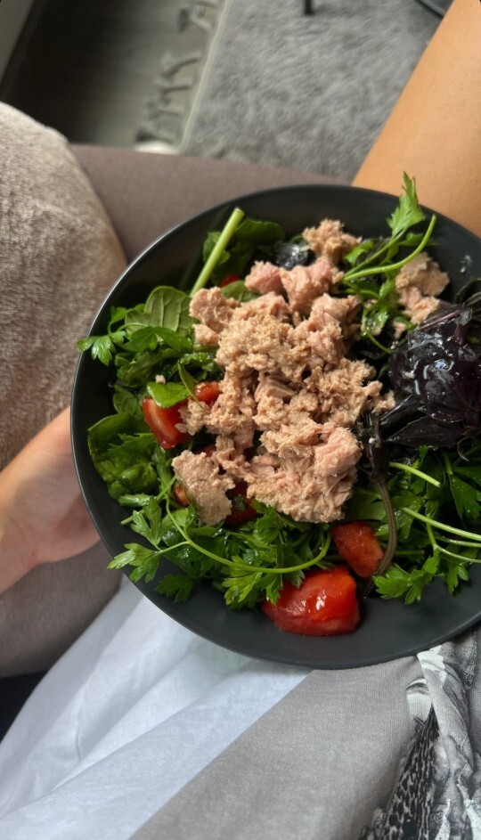 Salata yemek hemen “diyetteyim” anlamına mı geliyor? 😅 Yoksa insanın canı salatada çekebilir mi?