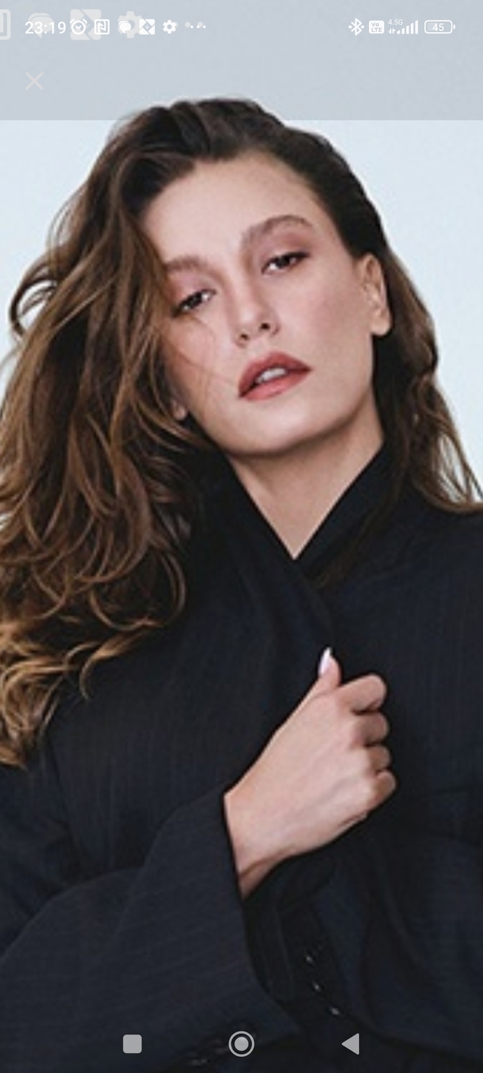 Serenay çok seksi değil mi?