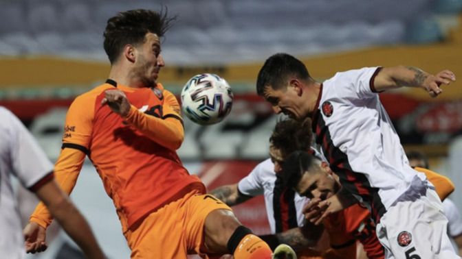 Türk futbolunda bahis operasyonu: 17 hakem, bir Süper Lig kulübü başkanı gözaltında. Bahis suçlamaları hakkında ne düşünüyorsunuz?