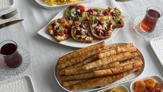 Kahvaltıda hangisini tercih edersin: simit veya poğaça mı, yoksa tost mu?
