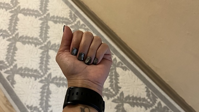 Kızımın isteği üzerine kalıcı oje yaptırdım Kalıcı oje hakkında ne düşünüyorsun nasıl görünüyor?