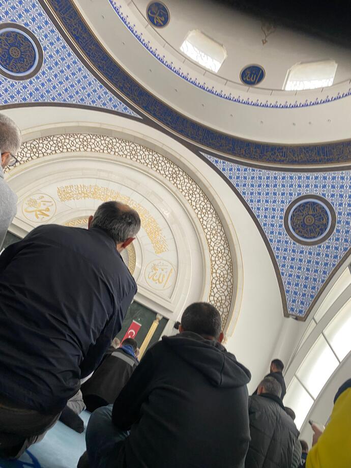 Cumaya gitmeyen adamdan olur mu?