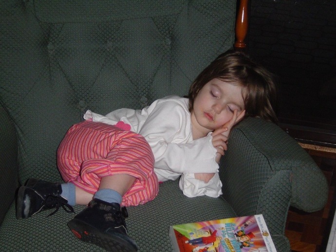 dizinin 8. dksında minik Alice