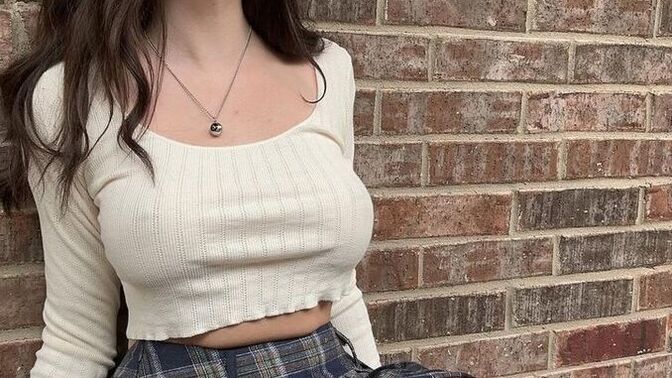 Bir kadının bel hattı mı, yürüyüşü mü daha büyüleyici?