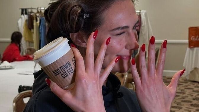 Hayatında hiç protez tırnak yaptırmayan var mıdır?