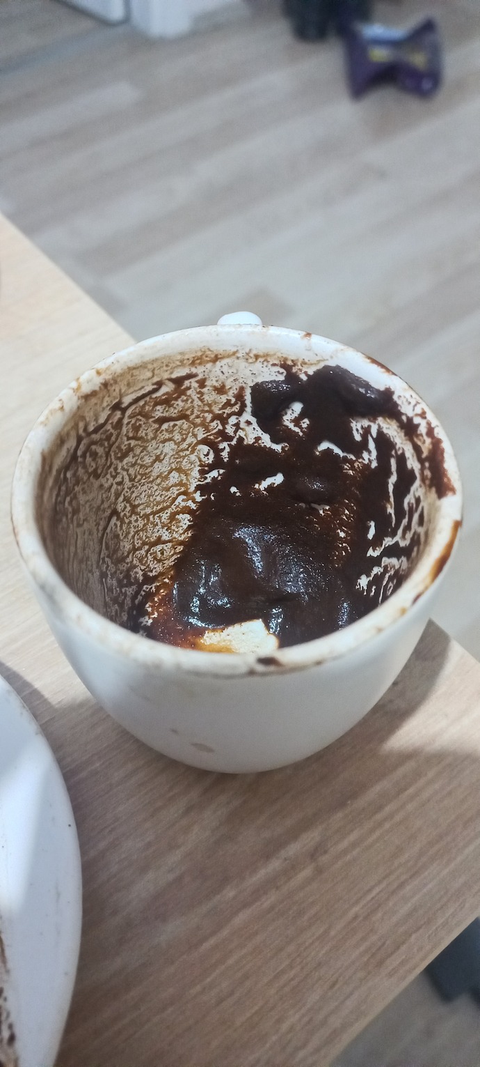 Kahve kahve bakan var mi? canım sıkıldı kahve baktirmak istedim?