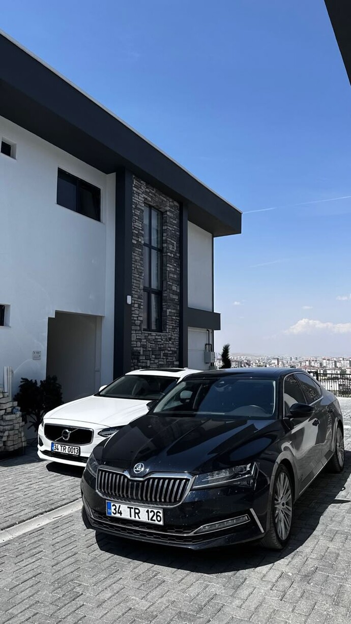 Bir evde, iki araba olması sizce abartı mı?