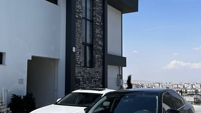 Bir evde, iki araba olması sizce abartı mı?