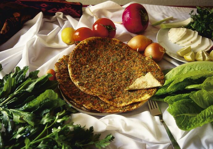 İlk buluşmada lahmacun yenir mi?