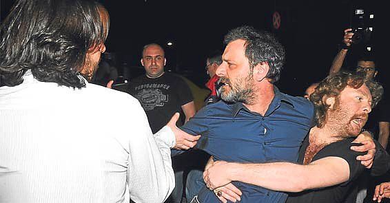 Farklı düşünen insanlara neden hemen saldırıyoruz saygı göstermek bu kadar mı zorlaştı?
