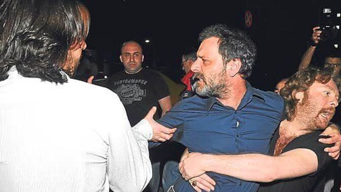 Farklı düşünen insanlara neden hemen saldırıyoruz saygı göstermek bu kadar mı zorlaştı?