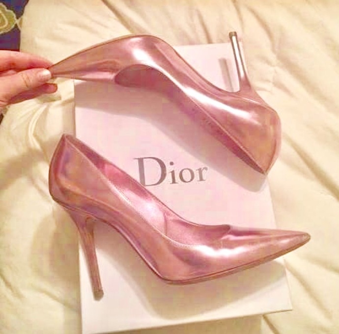 Stiletto mu, normal topuklu mu?
