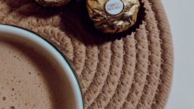 Akşam sessizliği senin için huzur mu yoksa yalnızlık mı demek?