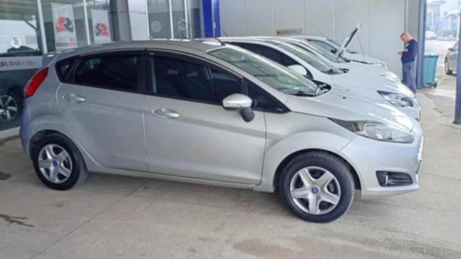 Ford Fiesta arabama kız düşer mi?