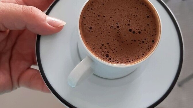 Türk kahvesini sütlü mü içersin, sütsüz mü?