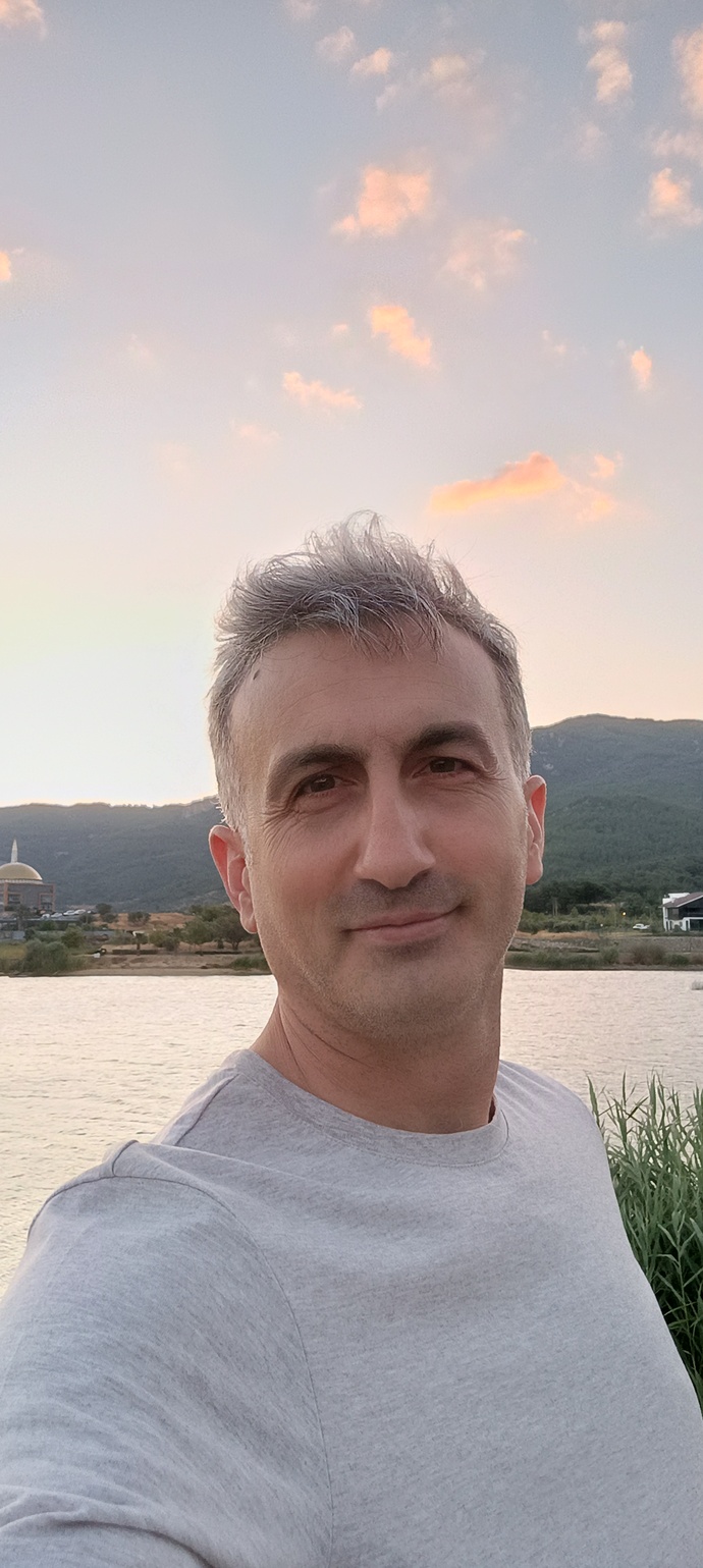 Astigmatım için gözlük alıp kullanmak istiyorum. Sizce bana nasıl bir gözlük yakışır?