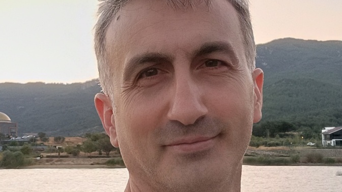 Astigmatım için gözlük alıp kullanmak istiyorum. Sizce bana nasıl bir gözlük yakışır?