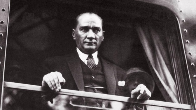 Atatürk'ü anmayan sayfaları takipten çıkıyor musunuz?