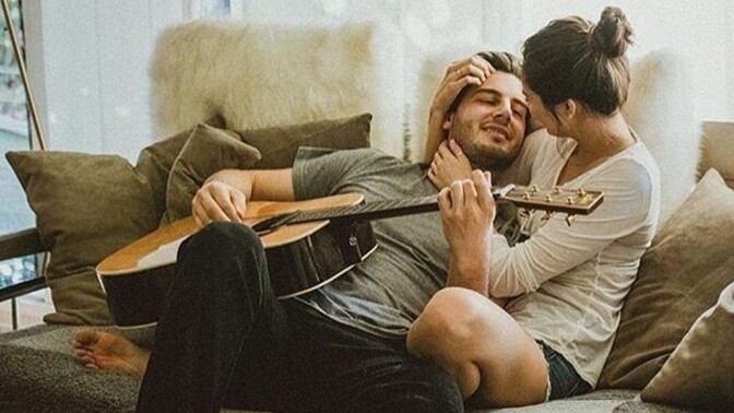Müzik birini unutturur mu, daha da derinden hatırlatır mı?