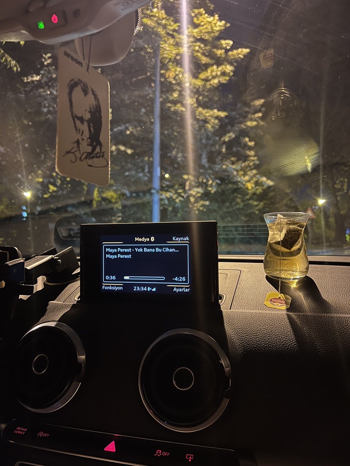 Geceyi güzel bir şarkı?
