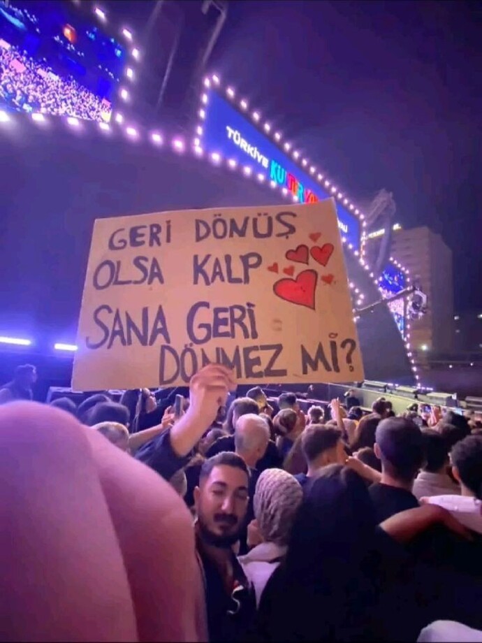 Sevgiliniz, yurt dışından iş teklifi alsa ve gitse geri döndüğünde affeder misiniz?