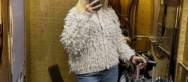 Sizce şu hırka nasıl? siyahını da almıştım çok güzeldi. ve şu an indirimde 300₺ önceden 700 falandı?