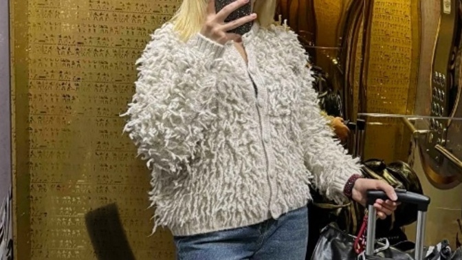 Sizce şu hırka nasıl? siyahını da almıştım çok güzeldi. ve şu an indirimde 300₺ önceden 700 falandı?