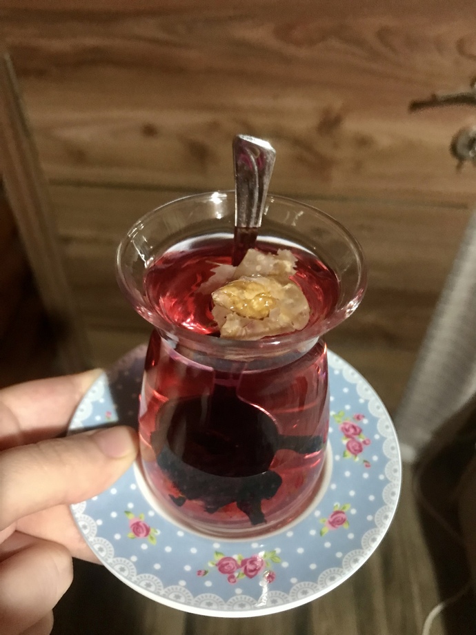 Hibiskus ve gül çayı ikilisini sevdim. Sizde farklı çaylar içmeyi sever misiniz 🌸?
