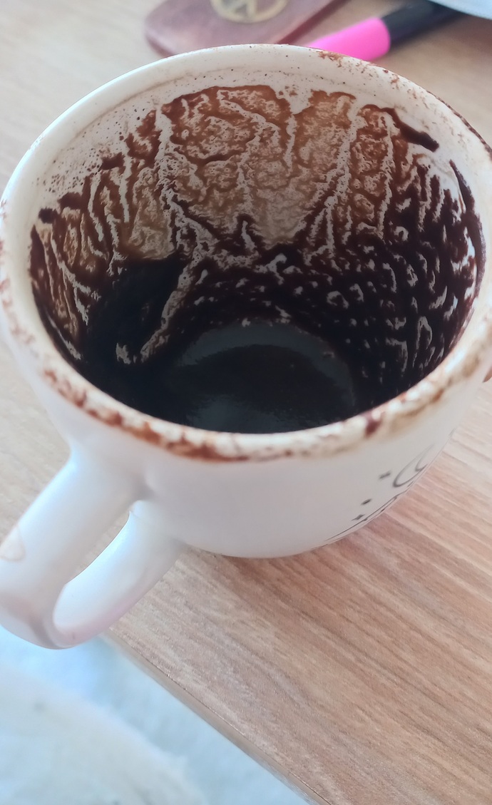 Sadece bakabilenler yorum yapsın gereksiz şeyler yazanlar değil? kahve falı bakacak var mıdır?