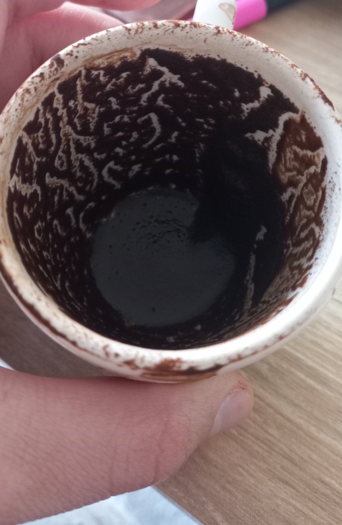 Sadece bakabilenler yorum yapsın gereksiz şeyler yazanlar değil? kahve falı bakacak var mıdır?