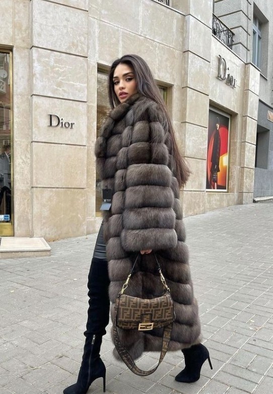 Bu tarz giyinen kızlar sizde nasıl bir izlenim bırakıyor ne düşündürür?