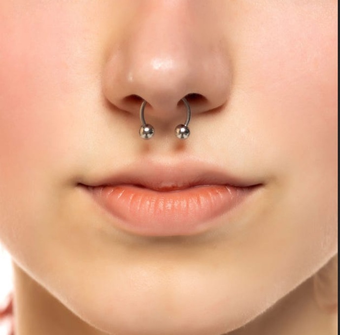 Burun piercing sever misin?
