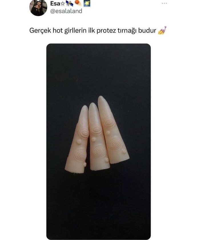 Her kızın ilk protez tırnağı bu mudur?