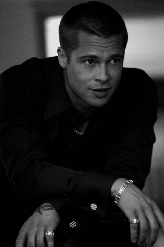 Bugüne kadar izlediğiniz filmlerde/dizilerde en yakışıklı erkek karakter kimdi?