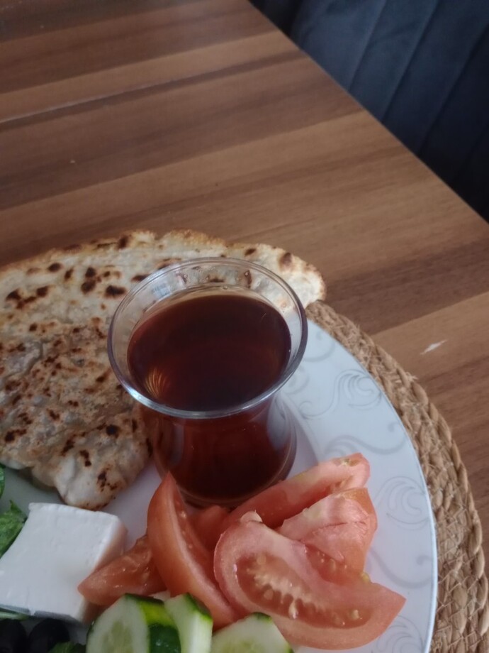 Sizde benim gibi sabahları kahvaltıda etli ekmek yermisiniz yani severmisiniz?