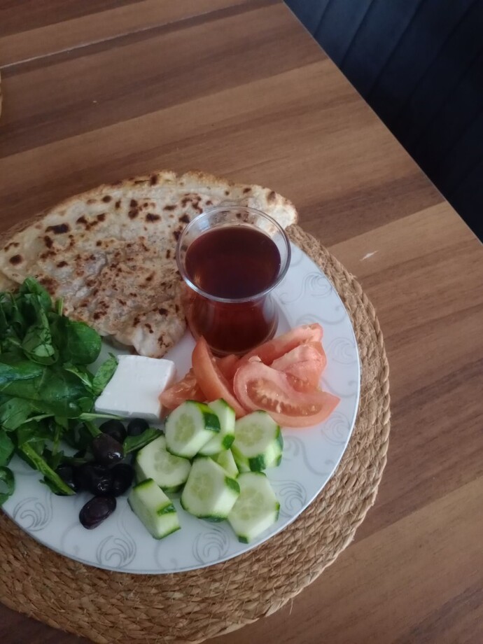 Sizde benim gibi sabahları kahvaltıda etli ekmek yermisiniz yani severmisiniz?