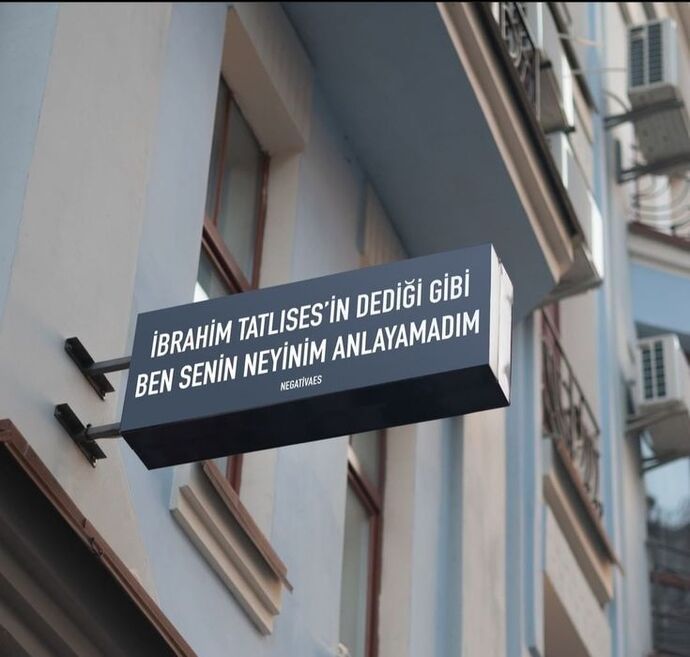 Güç dediğin şey her yerde işe yarar da… sevdiğin insanın karşısında yine de yenilirsin derler. Bu söz ne kadar doğru sence?
