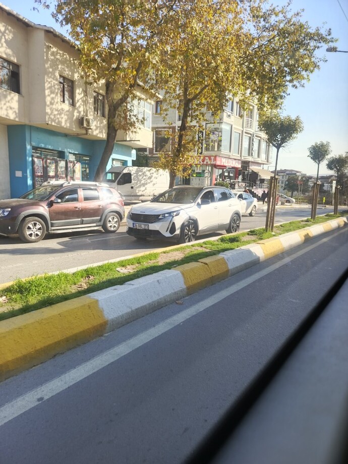 Bu İstanbul trafiğinden benim gibi illallah eden var mı?