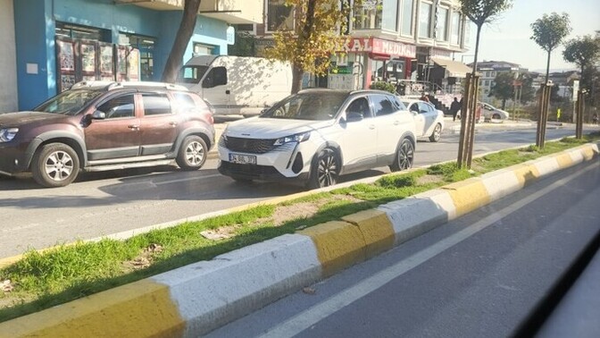 Bu İstanbul  trafiğinden benim gibi illallah eden var mı?