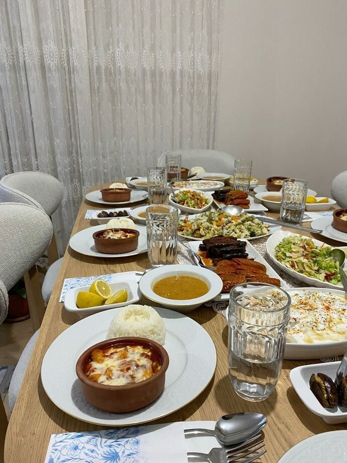 Yemek yerken müzik dinlenir mi?