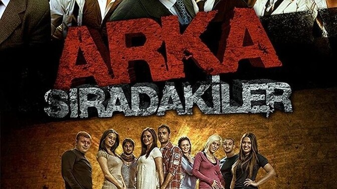 Arka sıradakiler dizisini seyretmiş olan var mı?