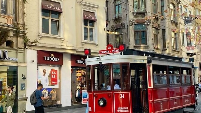 Şu an üstündeki kıyafete göre, bugün taksim meydanın'da gezseydim, ben ne giymiş olurdum?