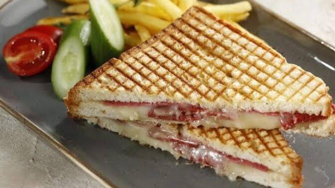 Tost yaparken hangi et ürünlerini kullanırsın?