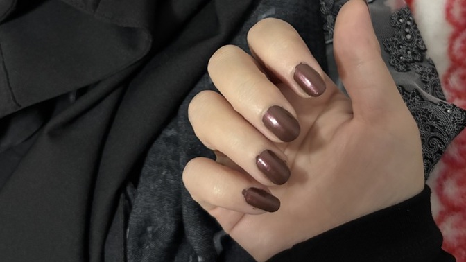 Sizce bu oje rengi ne?