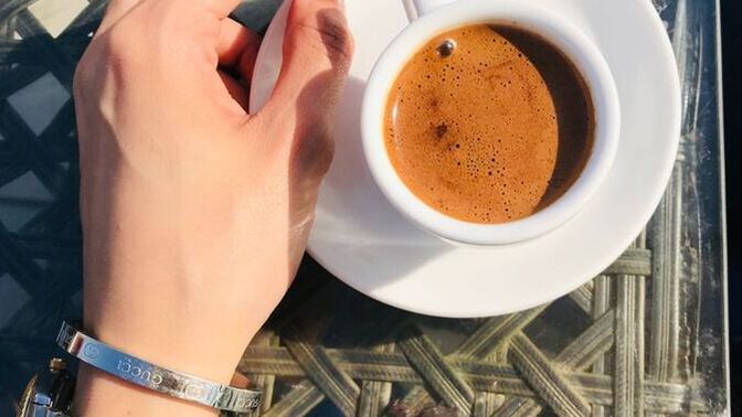 Öğlen yemek sonrası kahve içer misiniz?