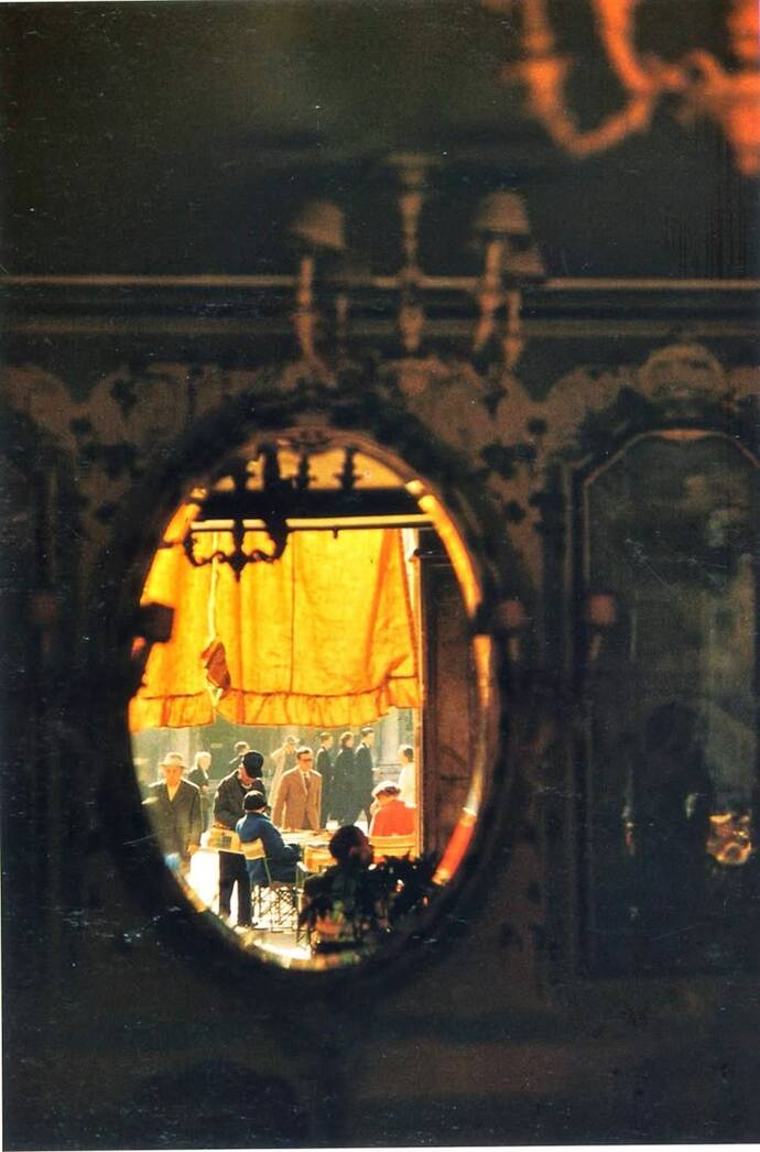 Karanlık odaya sızan